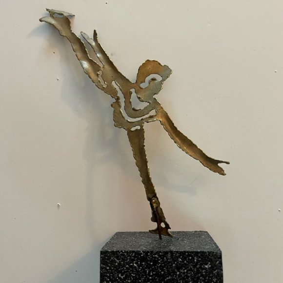 Handmade Hammered Brass 8" Ice Skater Figure on 3" x 3" Base - Picture 3 of 10